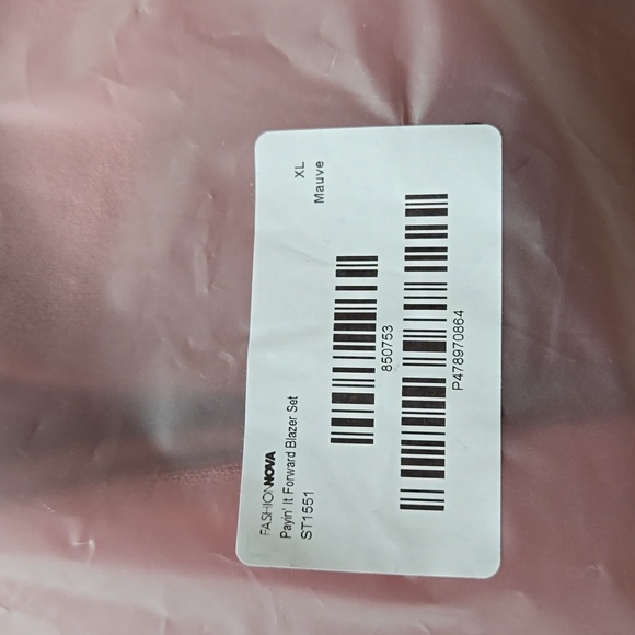 Fashion Nova "Payin' it Forward" Blazer Set - Picture 4 of 5